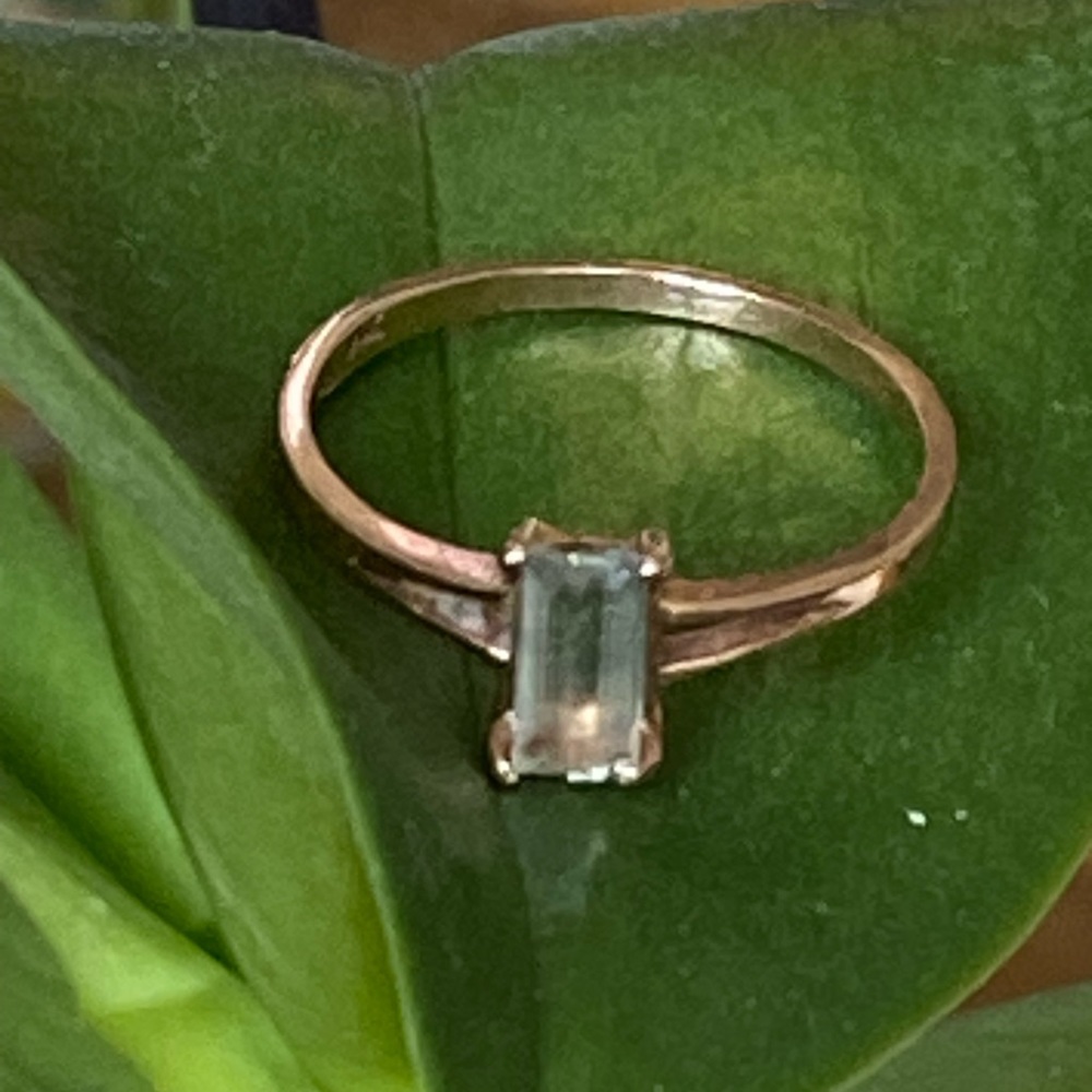 14 Kt rose gold ring with Zultanite gem stone